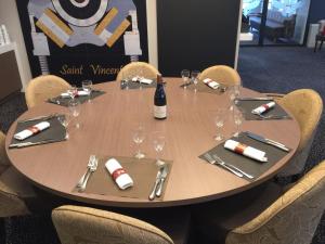 Hotels Hostellerie Saint Vincent Beauvais Aeroport : photos des chambres