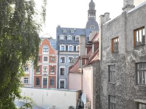 Sensual Old Town! Best location, Bath, keyless!
