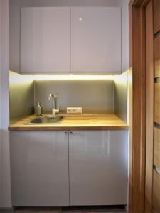 Sensual Old Town! Best location, Bath, keyless!