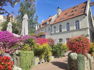 Sensual Old Town! Best location, Bath, keyless!