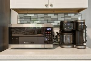 Spacious Beach Styled Oasis 3BR 2BA Pet Friendly