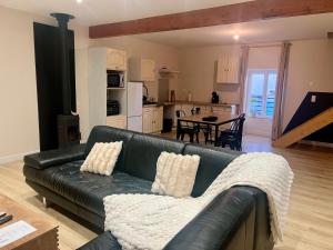 Duplex spacieux-2chambres-ideal vehicule electrique