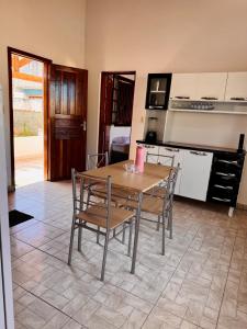 Casa aconchegante, 5min a pé da praia!