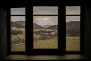 Inverenzie Cottage, Rooms with a view!