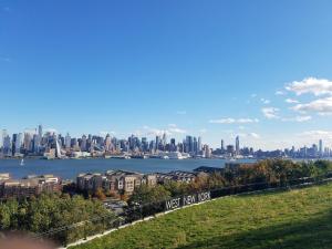 Duplex 15 mins from Time Square!