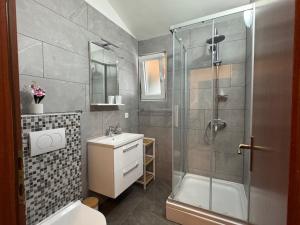 Apartments Villa Mirella 20 m from the sea - free parking