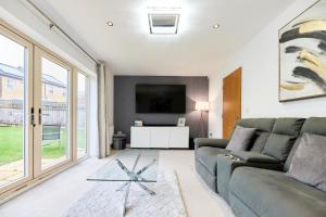 Haven - Spacious Luxury Home perfect for families, couples and contractors! 5mins to Xscape and Junction 32!