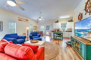 Tagged Out Canal Front Dock 3 bedroom 2 bath