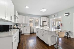 8BR 5BA Entire Luxe Beach Estate