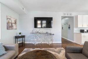 8BR 5BA Entire Luxe Beach Estate