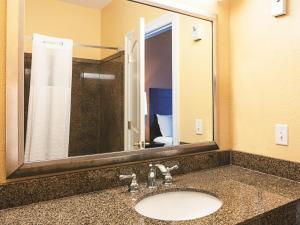 Queen Room with Two Queen Beds- Non Smoking room in La Quinta by Wyndham Slidell - North Shore Area