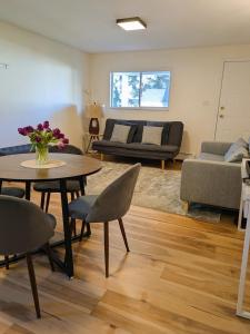2 bedroom suite close to Main and Skytrain