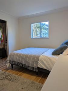 2 bedroom suite close to Main and Skytrain