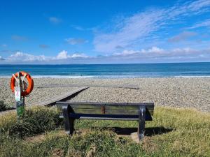 Beachfront bungalow by the sea, Nolton Haven, Pembrokeshire