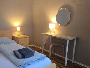 Rhein Living Apartment - Balkon und Rheinpromenade