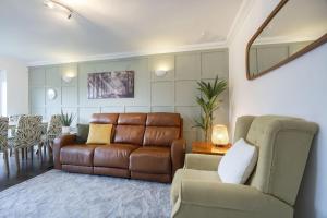 Modern 3 Bedroom Dorma Bungalow near GCHQ