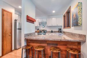 Pet-Friendly Sunriver Vacation Rental, AC, Hot Tub & SHARC