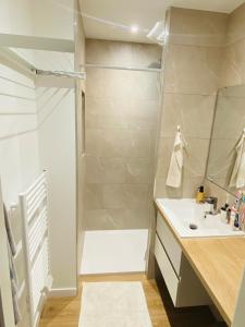 City Centre - Quiet and Cozy Apartment