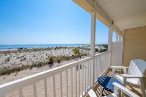 Drifting Sands Oceanfront Hotel