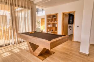 Villa avec piscine chauffée et service maison inclus