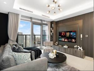 Luxury 2BR - Paramount Midtown with Infinity Pool