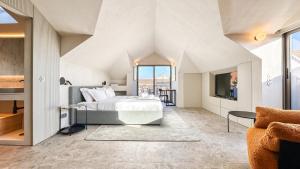 Unique sunny penthouse w AC in the citys heart