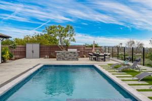 Amazing Pool Side View of SeaWorld & the Ocean