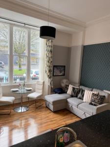 Prime location Clifton 2 bed self contained spacious garden apartment