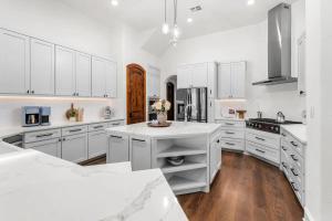 Austin Ridge Escape - Pool, Hot Tub & Fireplace