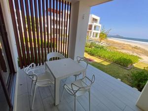 Hacienda Iguana Beachfront 2BR Poolside- Costamar 2
