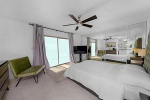 Amazing Pool Side View of SeaWorld & the Ocean