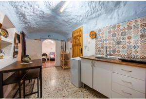 Cueva con terraza privada, chimenea y WiFi