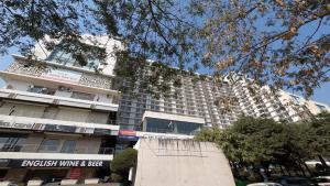 Creative Stays Luxury Studio near Expo Mart