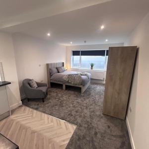 Professional Studio Room, with Private Parking, Contractors and Professionals