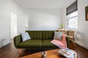 Bright Maida Vale Flat near Shops Transport Links