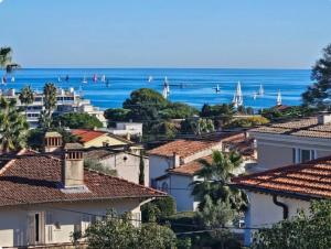Antibes appartement de standing 45m2 au calme proche plage et centre-ville-Wifi-Garage