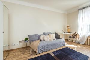 Spacious 7-Bedroom Apartment for Groups - Valdemara Street