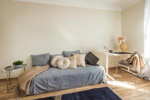 Spacious 7-Bedroom Apartment for Groups - Valdemara Street