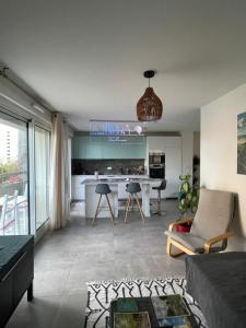 Apartment Zénith Charm of Barry Gardens- private parking