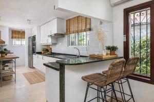 VILLA DE LA QUILLA- Private swimming pool next to the beach