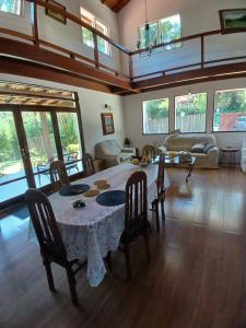 Casa com piscina condomínio Itaipava Country Club