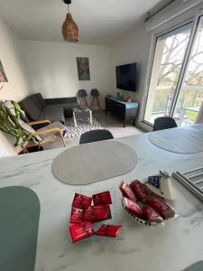 Apartment Zénith Charm of Barry Gardens- private parking