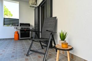 Apartment Judy, Terrace&Garden, 80m from the Beach