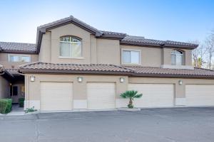 Golf Course Views! Relaxing and Convenient Mesa Unit