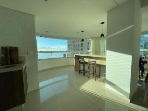 Linda Vista, Um apartamento por andar, 3 Suítes, 2 Garagens