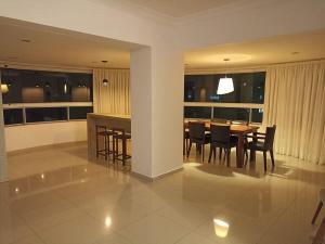 Linda Vista, Um apartamento por andar, 3 Suítes, 2 Garagens