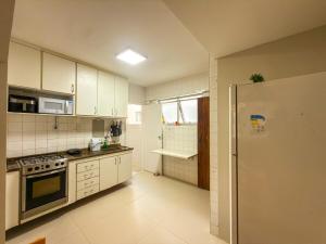 Apartamento em Ondina, 2 quartos, sendo um suíte a 4 min do circuito Barra Ondina do Carnaval