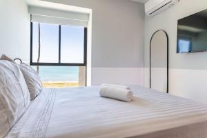 Apto luxo 2 suítes com vista pro mar-143M