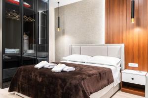 Luxury City View Apartments with Balcony & Kitchen & Fast Wi-Fi