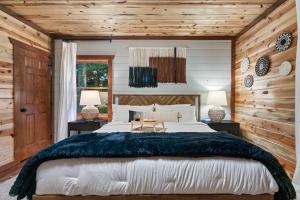 Sleeps 24, Indoor Pool, HotTub, Gazebo, MiniGolf